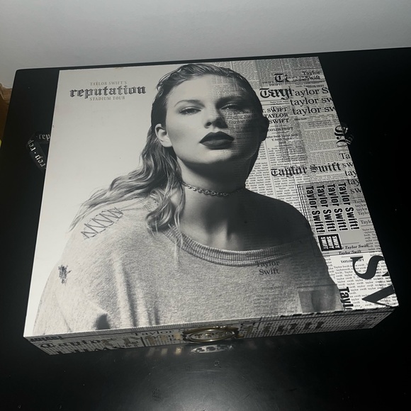 Taylor Swift Other - Taylor Swift Reputation Collector's Edition in Black and White